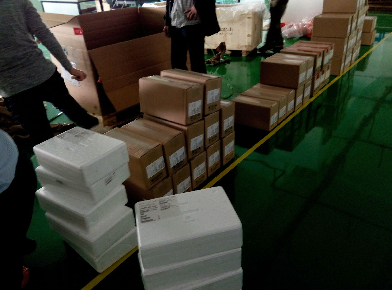 深圳客戶訂購的力士樂伺服電機等產品又到貨啦！