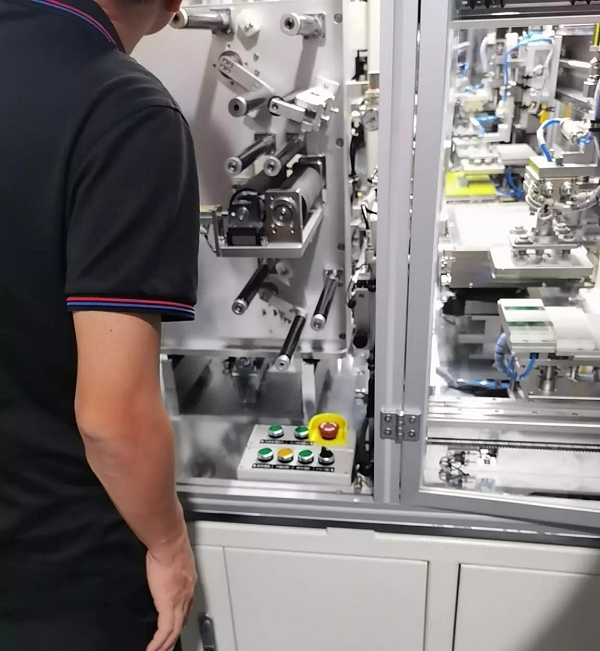 用于制片機和疊片機的伺服控制，提升電氣工程中IO精度的解決方案